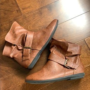 10W Cognac Leather Ankle Boots